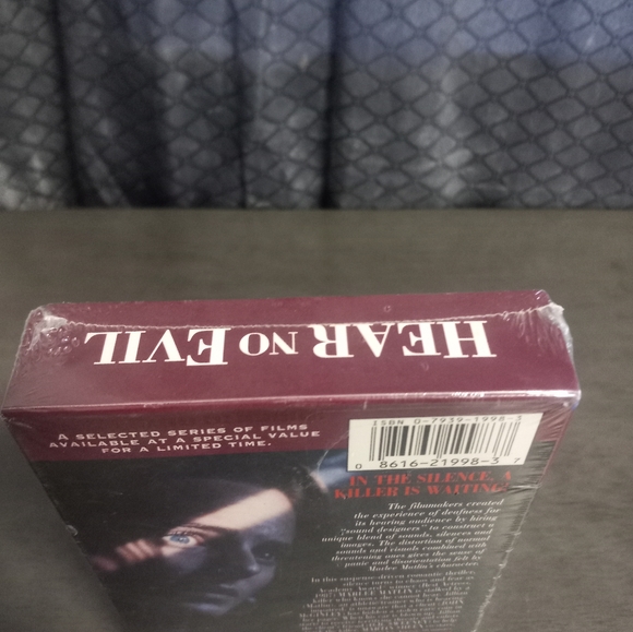 1995 Hear No Evil Vhs New Factory Sealed - Picture 5 of 10